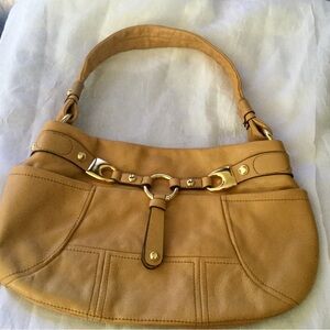 B Makowsky tan leather shoulder bag